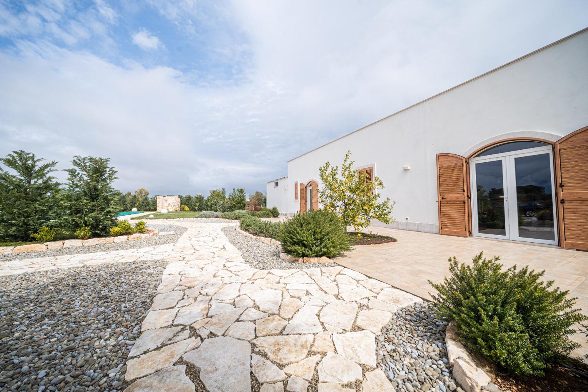 Private Pool & Parking Donna Lina Villa Conversano Exterior photo